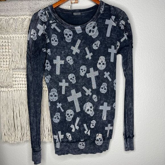 Black Acid Wash Skull Cross Rhinestone Top Small - Picture 1 of 7
